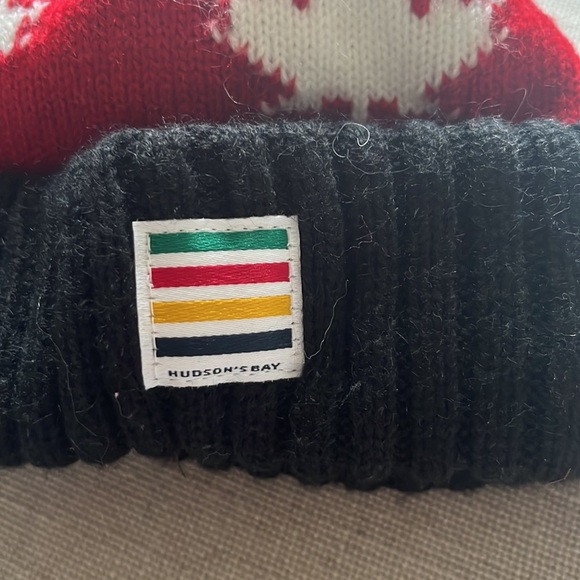 Hudson’s Bay CANADA hat - Picture 2 of 4